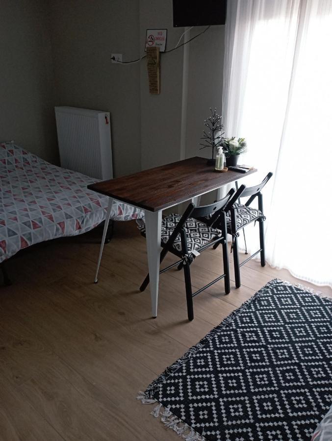 Friends' Place *
