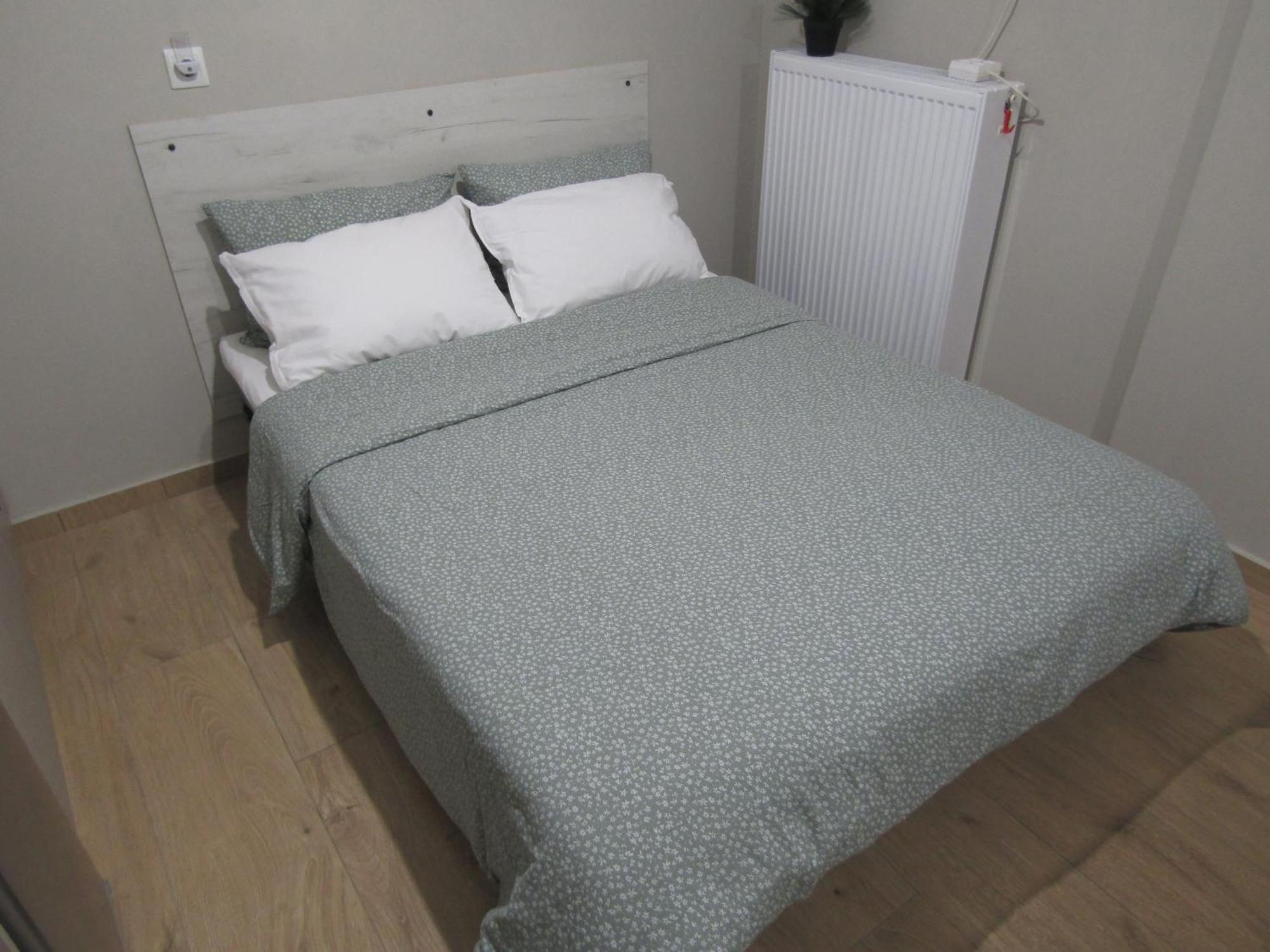 Friends' Place Apartment *